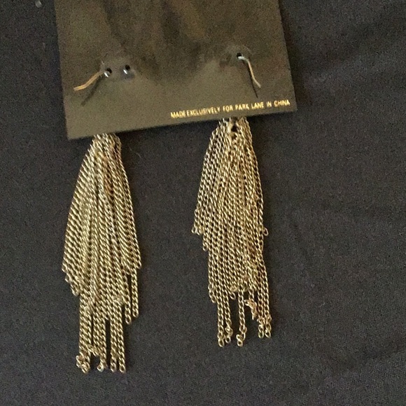 Main Event Earrings - Picture 2 of 4